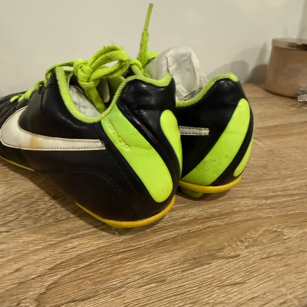 KIDS Nike Tiempo (4Y) - Picture 6 of 8